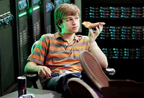 1127-Angus T. Jones Issues Apologetic Statement-2