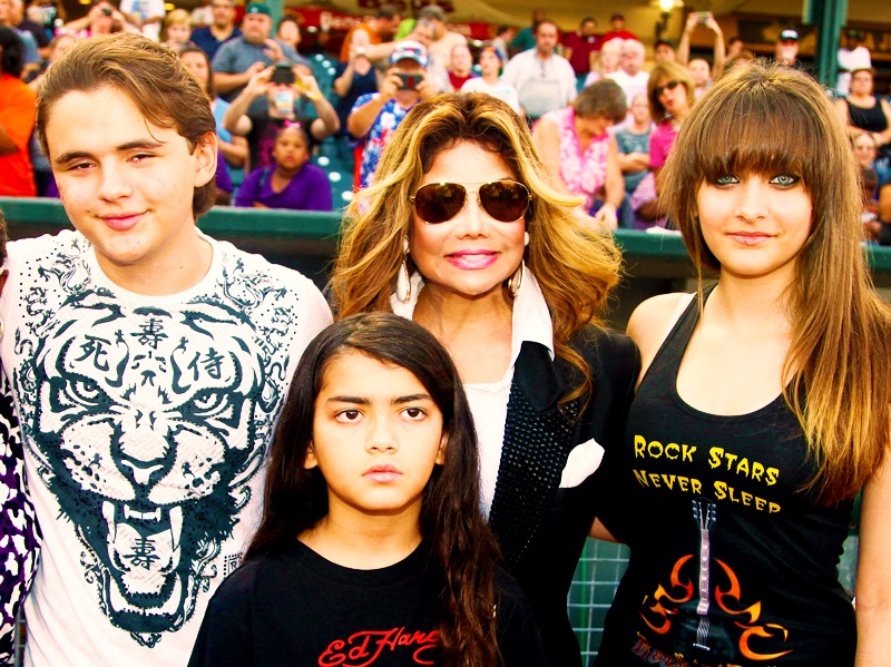 304-LaToya Jackson Shopping Reality Show About Michael's Kids-2