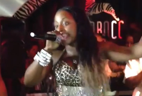 Foxy-Brown-Falls-On-Stage-630-1