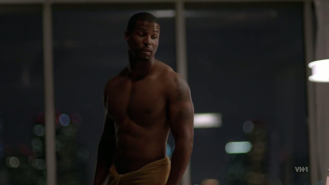 Robert Christopher Riley-shirtless-hit-the-floor-610-1