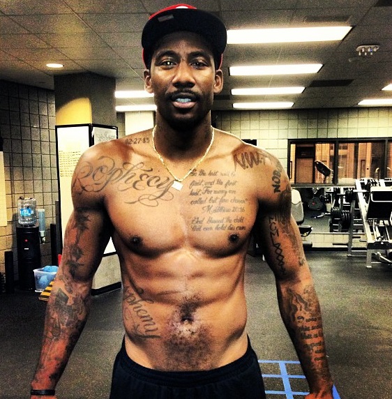 Another-Knee-Surgery-for-Amare-930-2.jpg