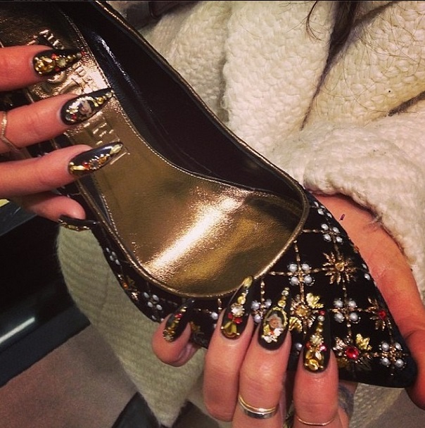 Vanessa-Hudgens-Alexander McQueen-nails-shoes-1117-1