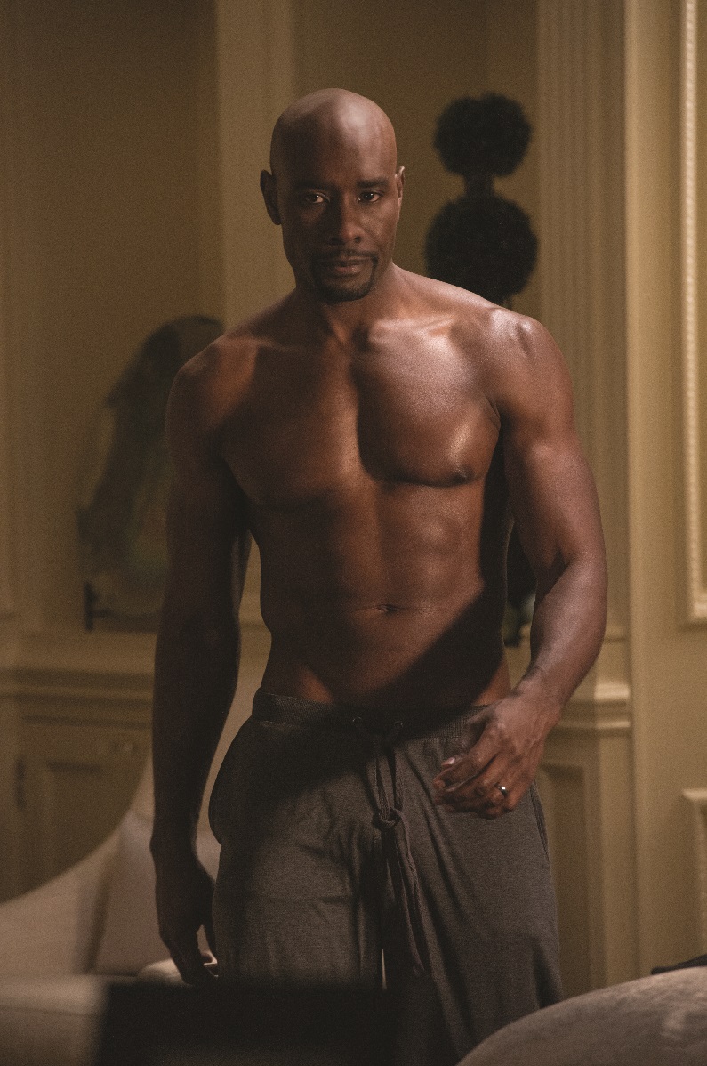 the-best-man-holiday-morris-chestnut-shirtless-1119-3.jpg