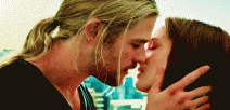 Natalie Portman Replaced for Chris Hemsworth Thor Kiss?