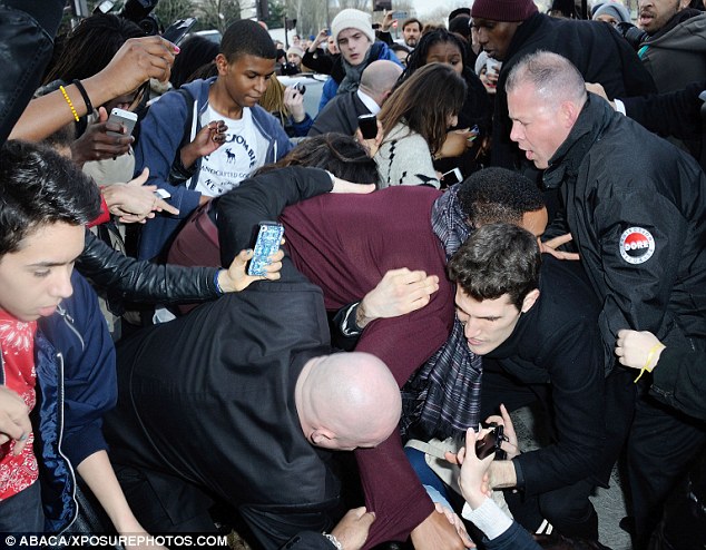 Will-Smith-falls-over-into-crowd-of-fans-leaving-Dior-show-paris-0122-1