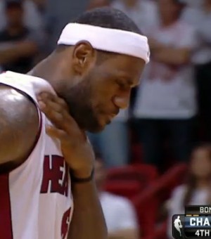 king-lebron-throat-punch-0423-2