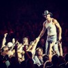 Tim-McGraw-slaps-fan-0717-3