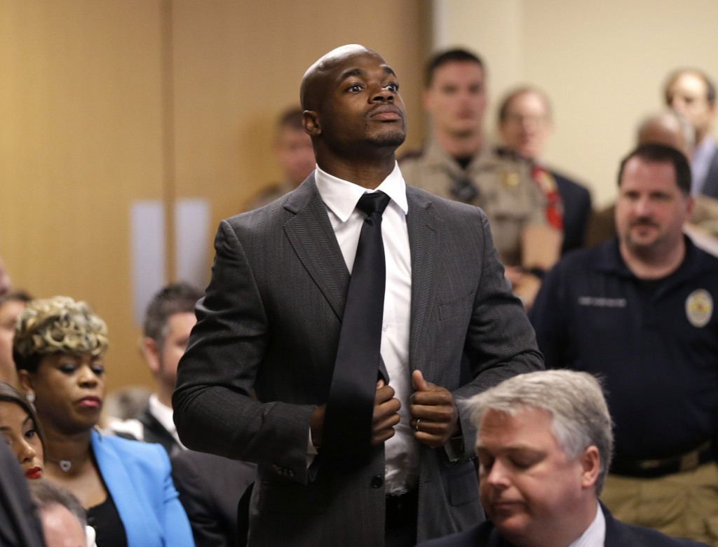 Adrian Peterson-child-abuse-sentencing-1104-1