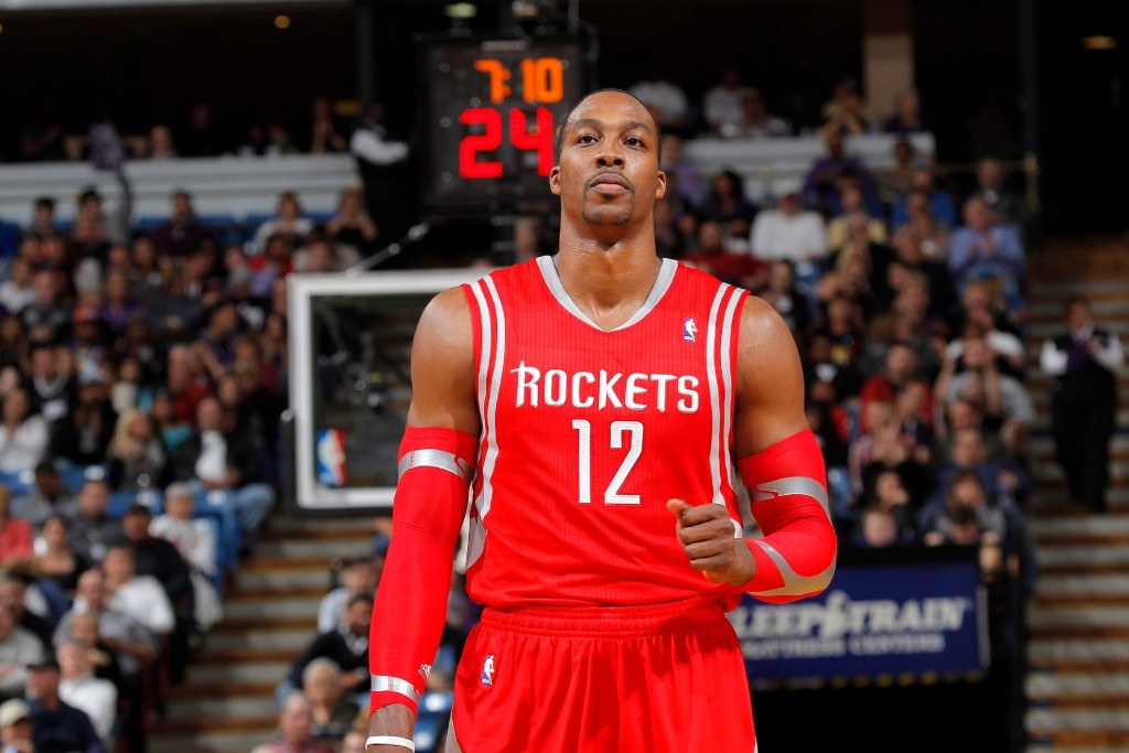 dwight-howard-makes-ultimate-sacrifice-for-rockets-0328-1
