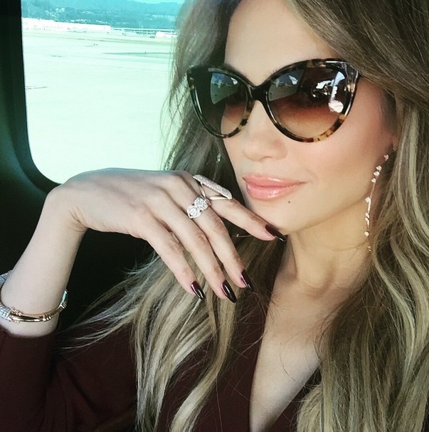Jennifer Lopez Ignites RUMORS She's Engaged-0513-2