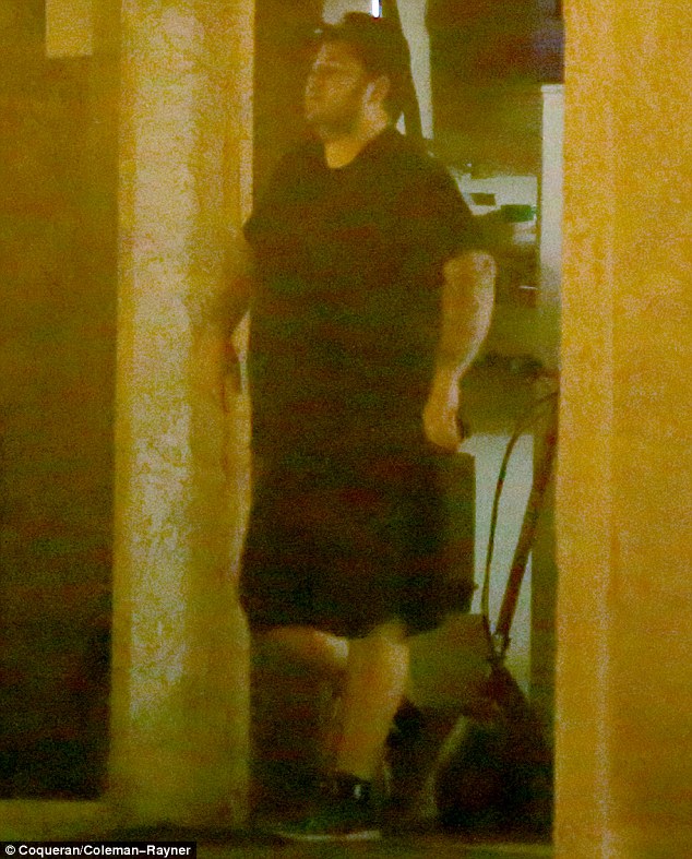 Rob-Kardashian-emerges-seclusion-burger-run-appears-gained-weight-0619-2
