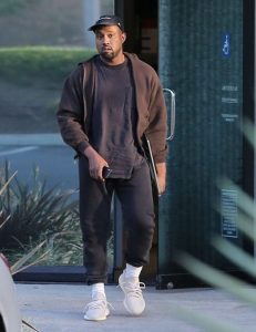 Chris Brown Wants Kanye to 'Shine' NOT 'Flicker as a Pawn'