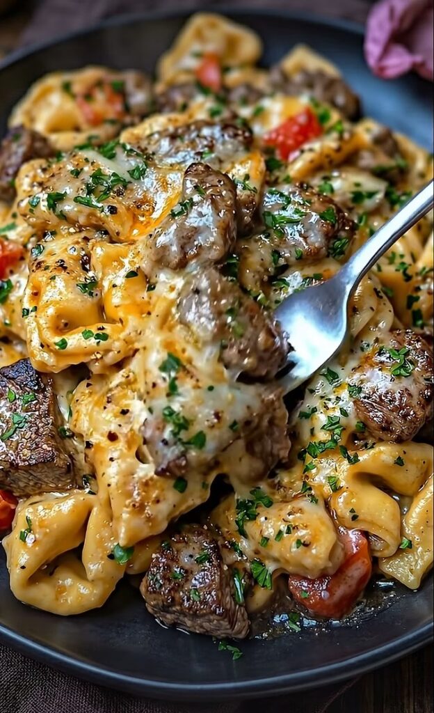Creamy Garlic Steak Tortellini: The Ultimate Comfort Food That Looks Like a Five-Star Dinner!