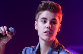 Justin Bieber Order to Apologizes For Mocking Pacquiao