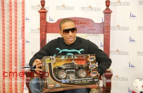 Ludacris Plays Santa to 400 Children