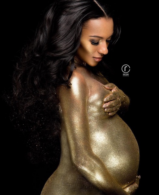 tara-wallace-baby-bump-1