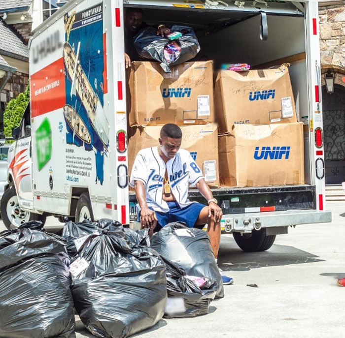Boosie BadAzz Donates Clothes & Hygiene Kits To Louisiana Flood Victims