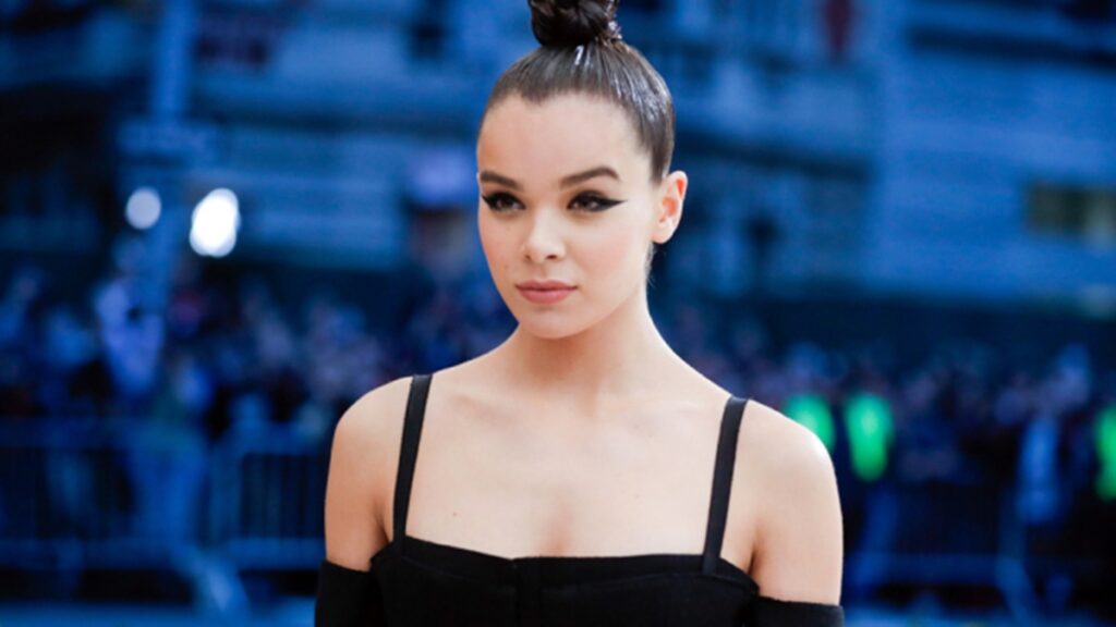 Hailee Steinfeld in Negotiations for Lead in Bumblebee Spin-off