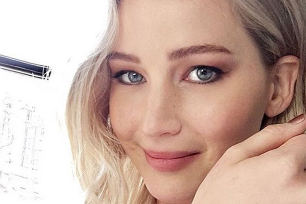 Jennifer Lawrence Survives Almost Plane Crash