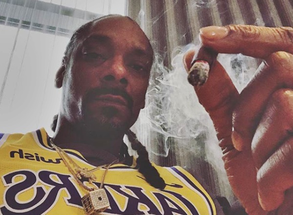 Snoop Dogg Calls Kanye West an "Uncle Tom"