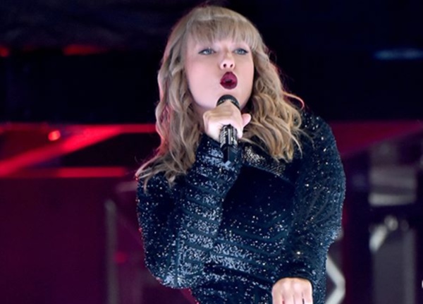 Taylor Swift Makes Rare Political Statement