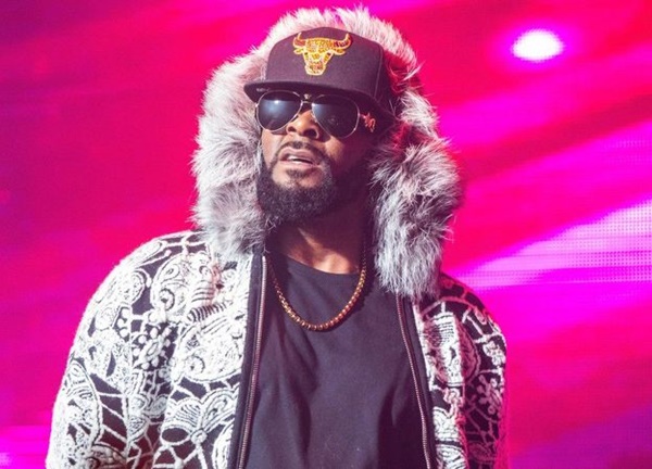 What in The KELLZ: Mass Suicide R. Kelly's Chicago Home?