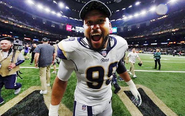 Rams DE Aaron Donald Shirtless Can't Stop Going Viral