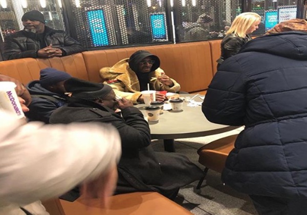 R. Kelly Out of Jail Heads Straight to McDonald’s