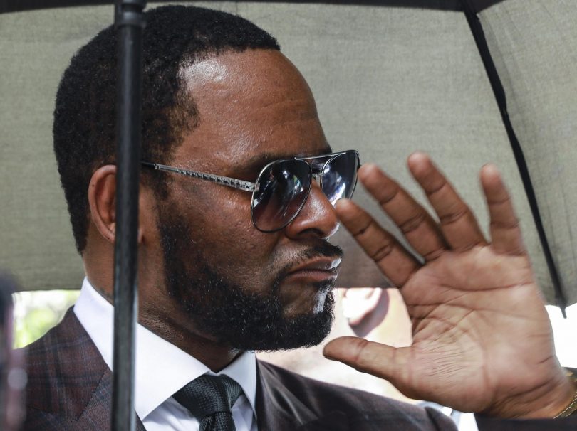 R. Kelly Trapped In A Jail Cell And He Wants Out