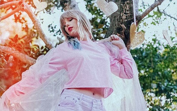 Taylor Swift Perform “Lover” Live for First Time at 2019 MTV VMAs