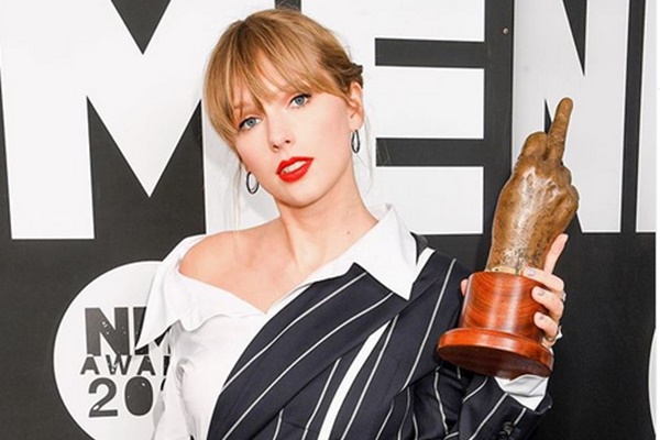 Taylor Swift Lashes Out At Big Machine Records