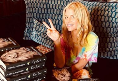 Jessica Simpson Opens Up About Eczema + She Won't Get Botox