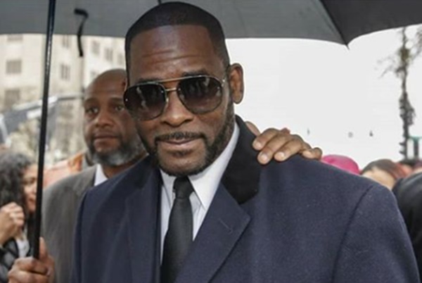 R. Kelly’s Former Manager Working On A SNITCH Plea Deal