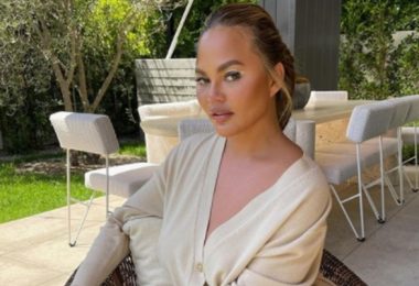 Chrissy Teigen LOSES Target + Macy's Over Courtney Stodden Texts