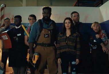 Black Friday: Bruce Campbell & Devon Sawa Battle Holiday Shoppers