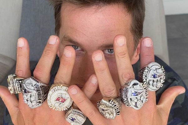 AB + Gronk Send Emotional Messages Amid Tom Brady Retirement
