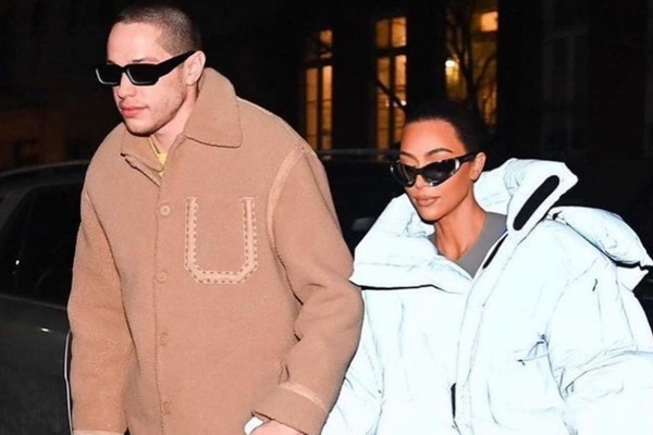 Kim Kardashian + Pete Davidson Spotted Kissing in First PDA