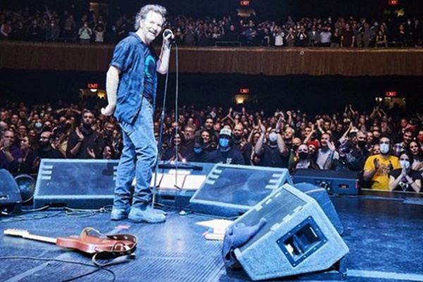 Eddie Vedder Had a 'Pretty Serious' Case of COVID-19