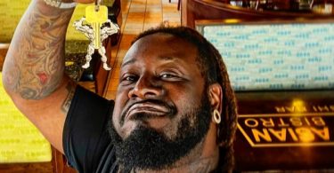 T-Pain Celebrates Buying His Own Restaurant