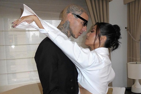 Travis Barker and Kourtney Kardashian are Officially Married