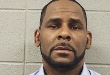 Feds Seize R Kelly’s $28k Prison-Inmate Account