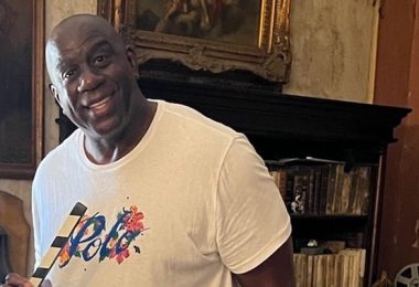 Magic Johnson DIDN'T Give Blood After Being Diagnosed with HIV