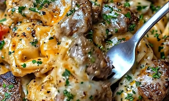 Creamy Garlic Steak Tortellini: The Ultimate Comfort Food That Looks Like a Five-Star Dinner!